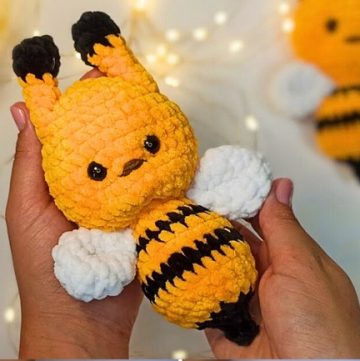 Plush Bee Amigurumi